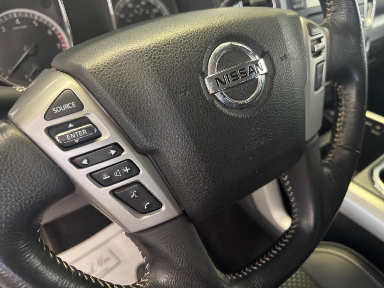 Nissan Titan 4x4 Crew Cab Platinum Reserve 2019