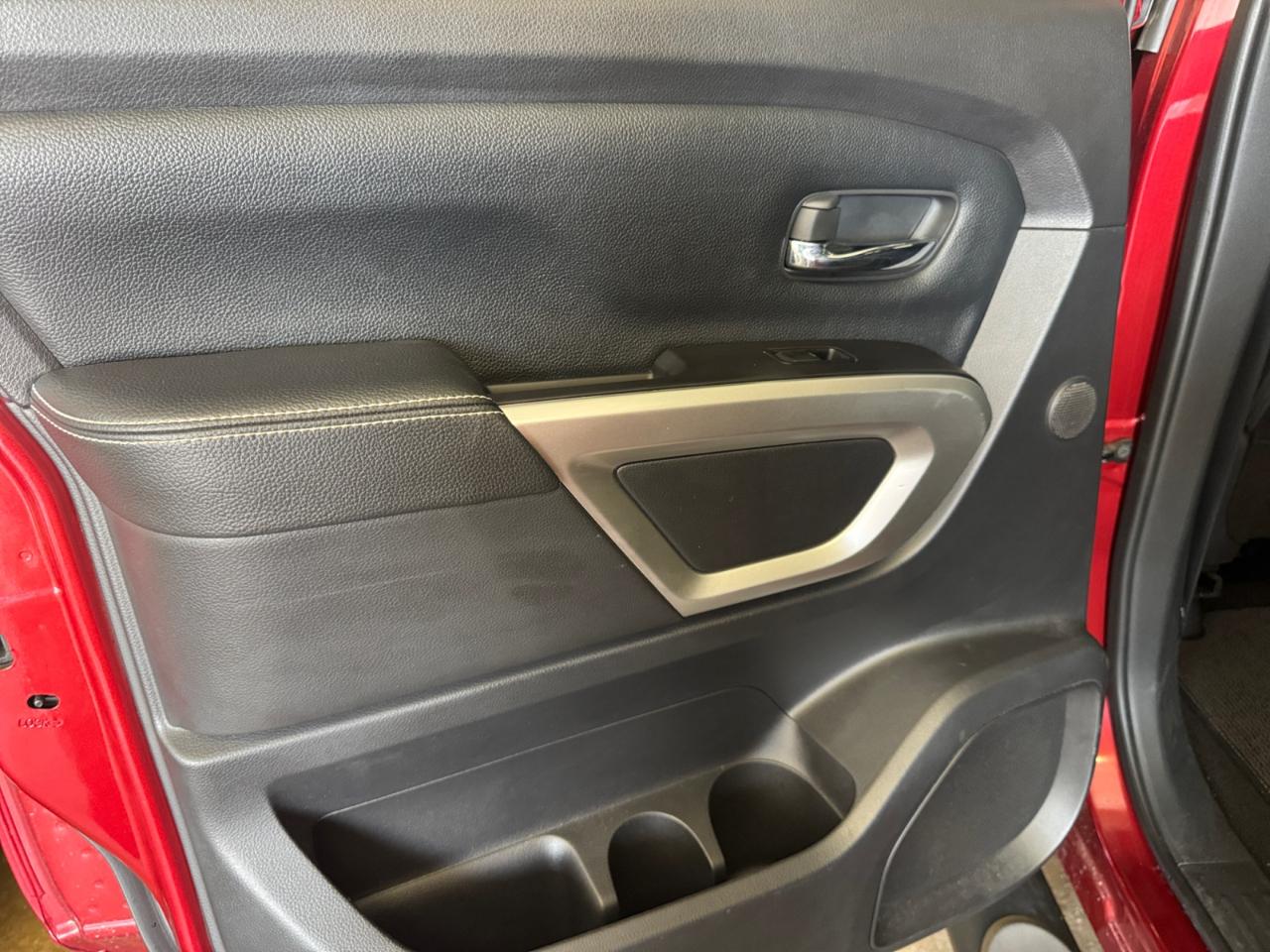 Nissan Titan 4x4 Crew Cab Platinum Reserve 2019