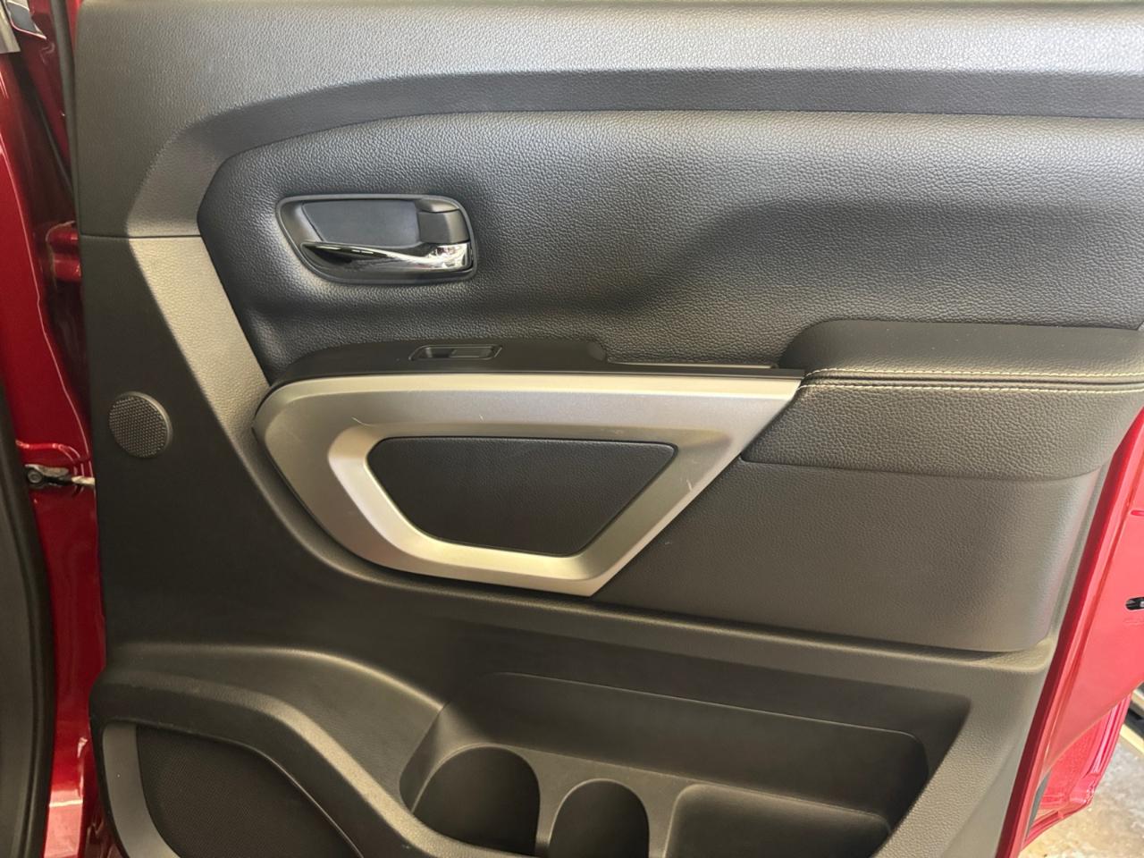 Nissan Titan 4x4 Crew Cab Platinum Reserve 2019