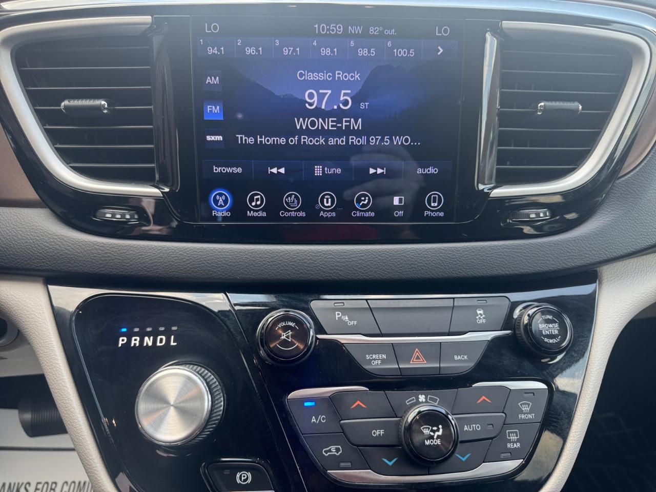 Chrysler Pacifica Touring-L FWD 2017