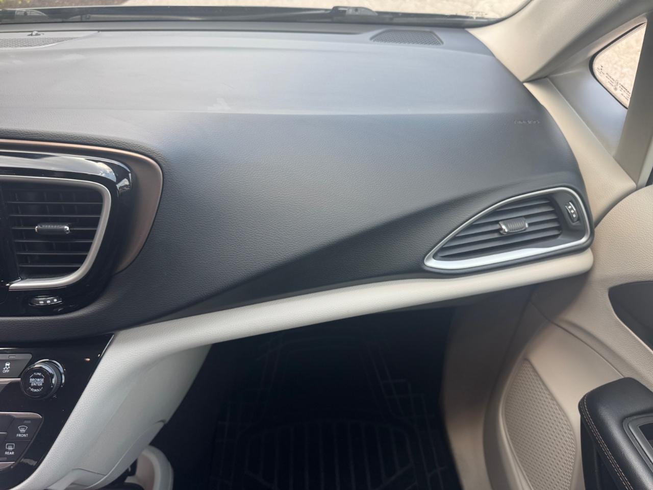 Chrysler Pacifica Touring-L FWD 2017