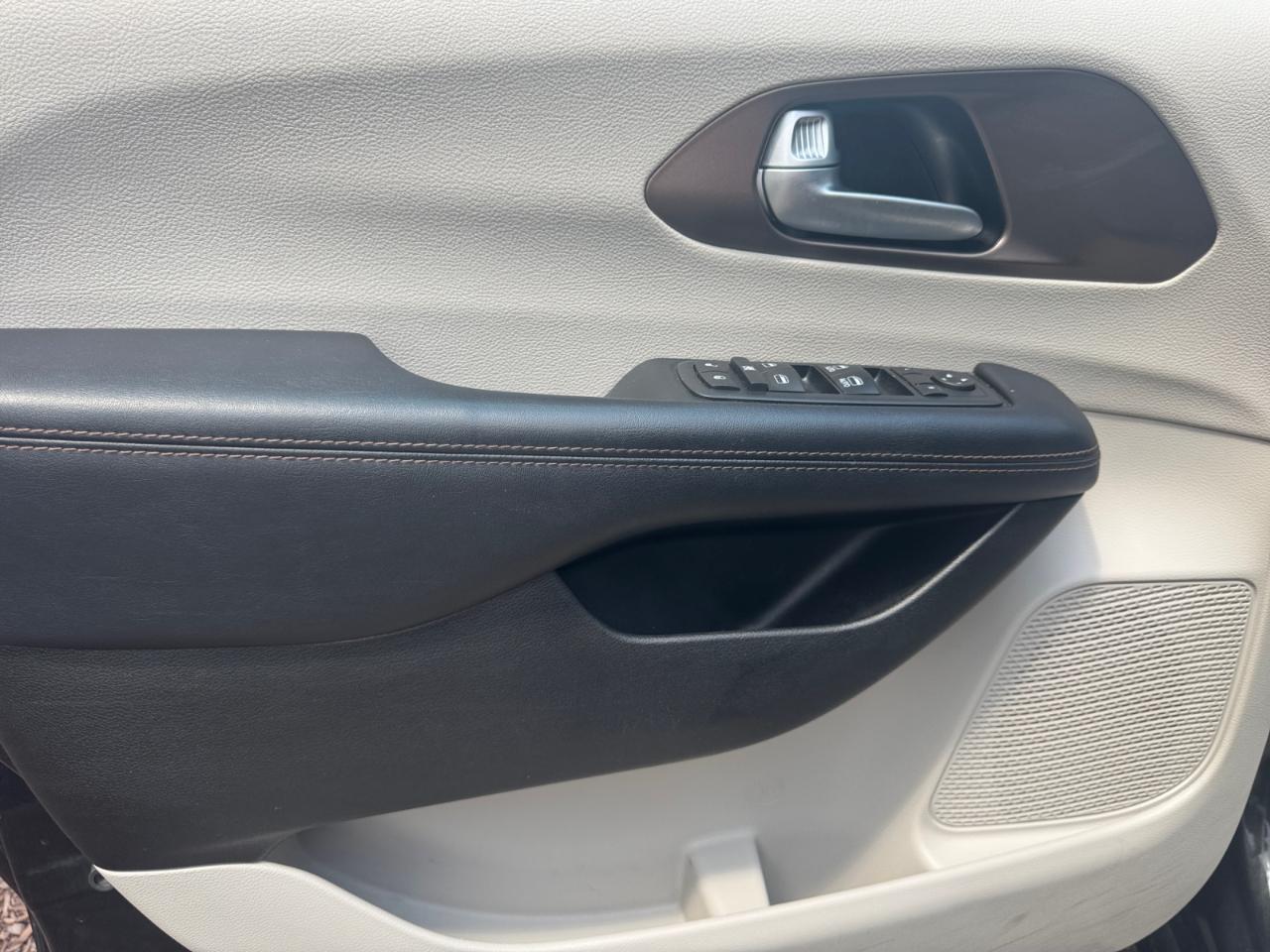 Chrysler Pacifica Touring-L FWD 2017