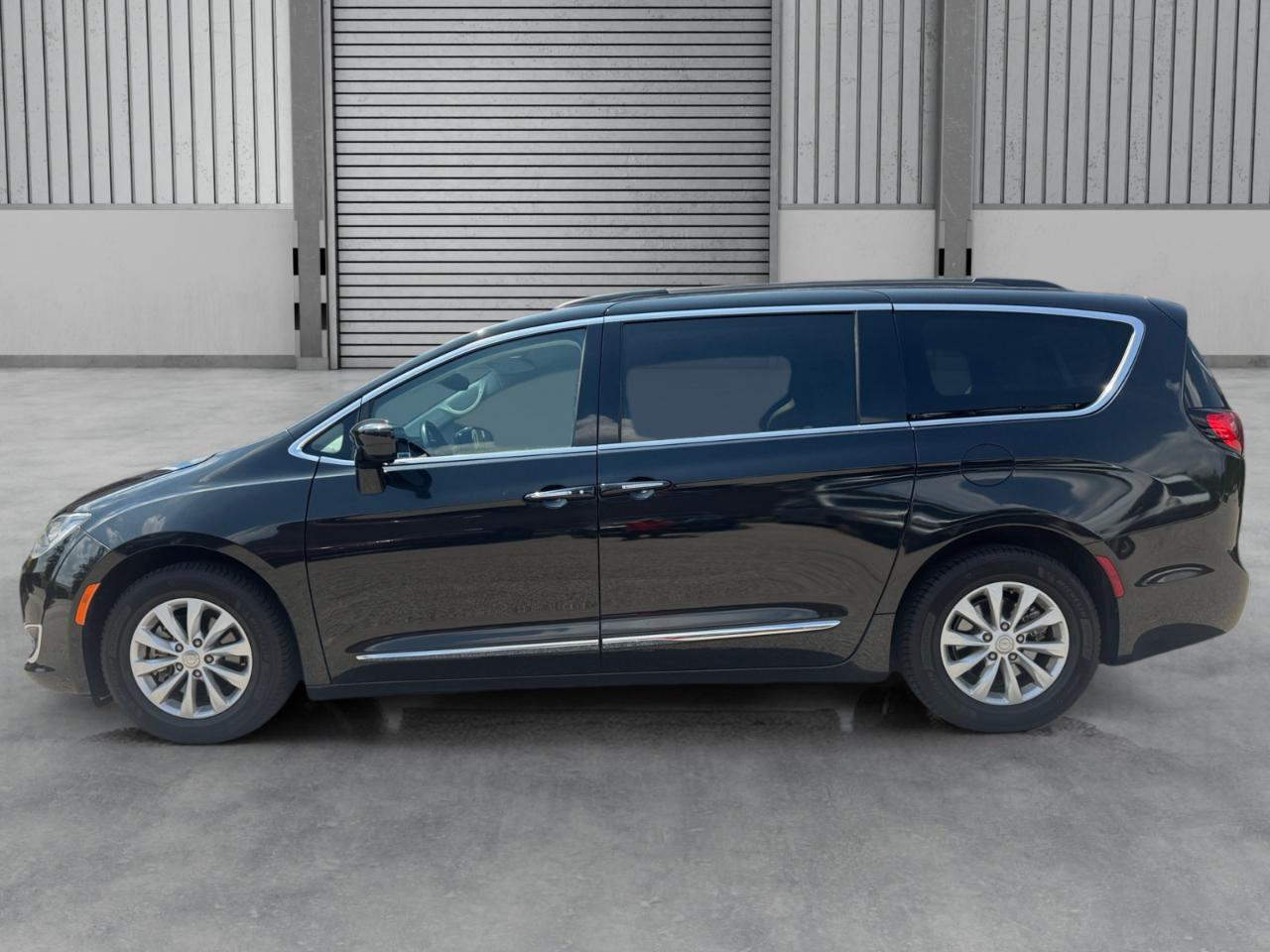 Chrysler Pacifica Touring-L FWD 2017