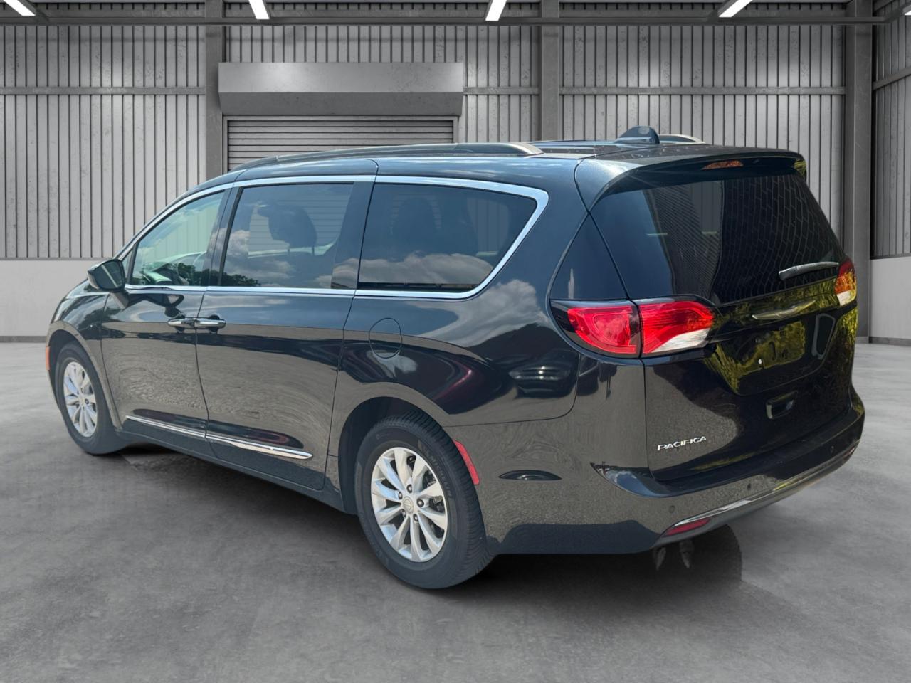 Chrysler Pacifica Touring-L FWD 2017