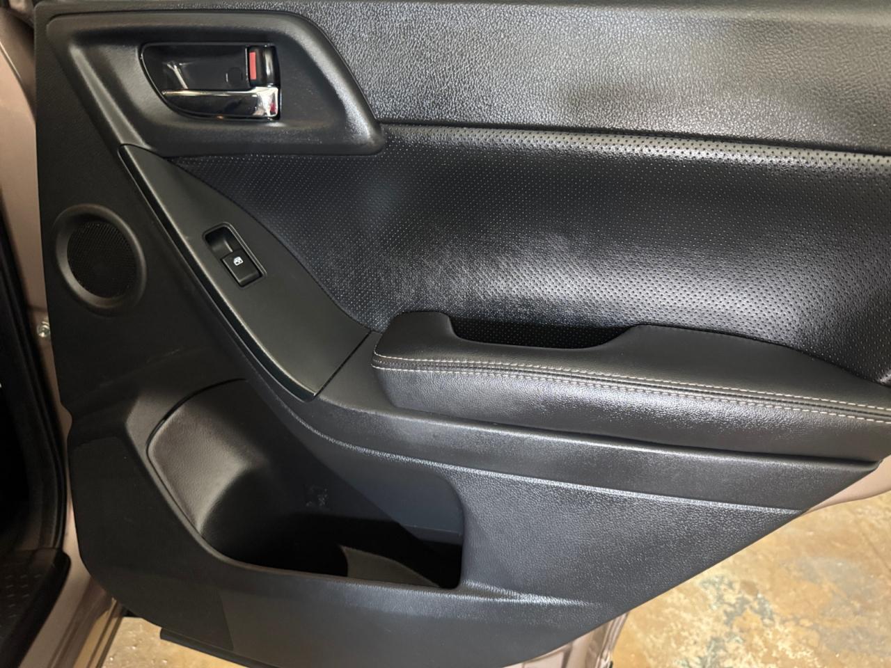 Subaru Forester 4dr CVT 2.5i Limited PZEV 2015