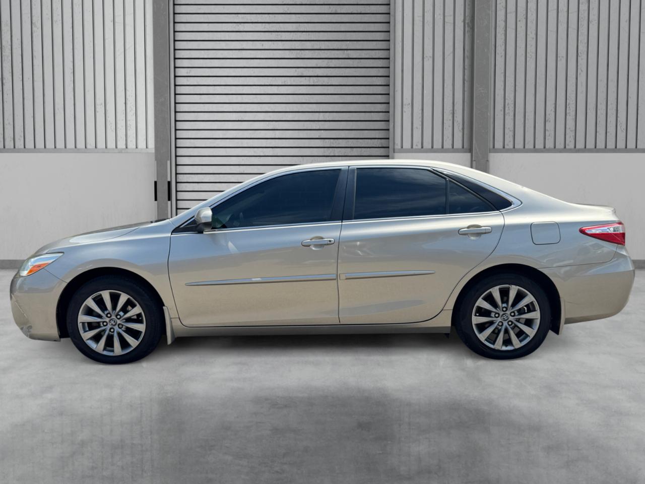 Toyota Camry XLE Auto (Natl) 2017