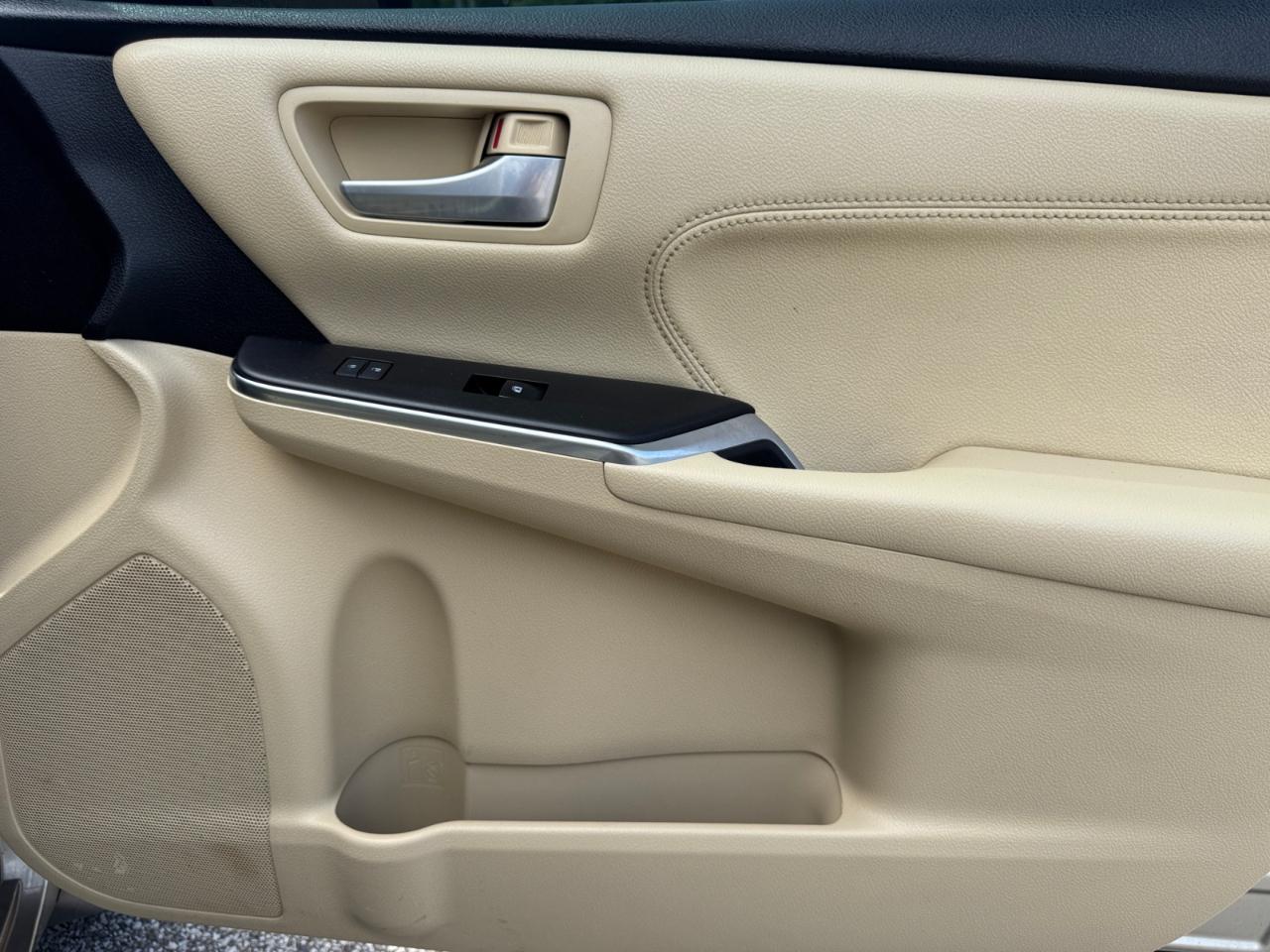 Toyota Camry XLE Auto (Natl) 2017