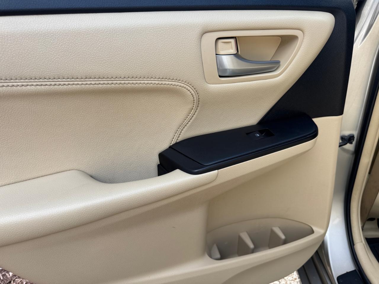 Toyota Camry XLE Auto (Natl) 2017