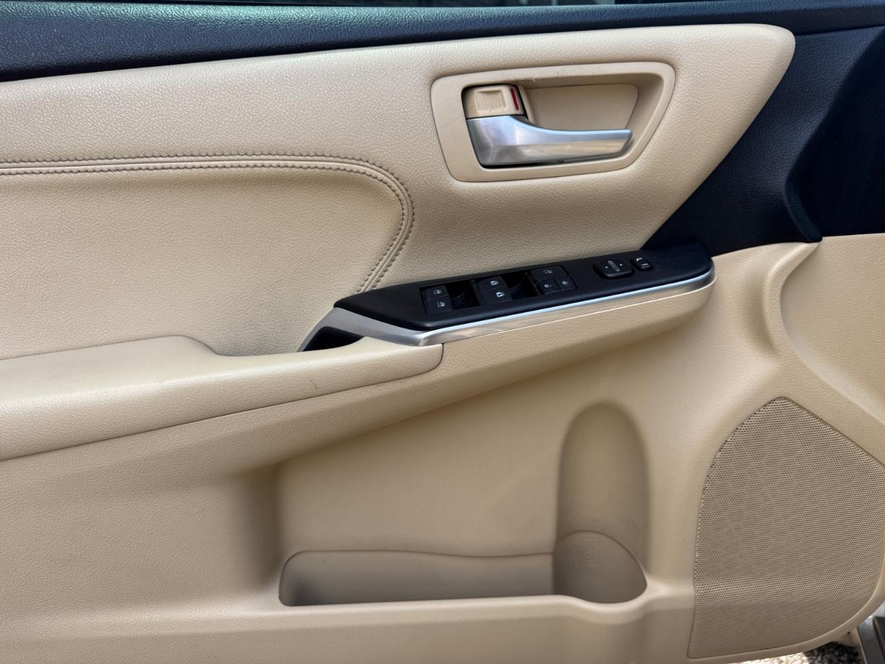 Toyota Camry XLE Auto (Natl) 2017