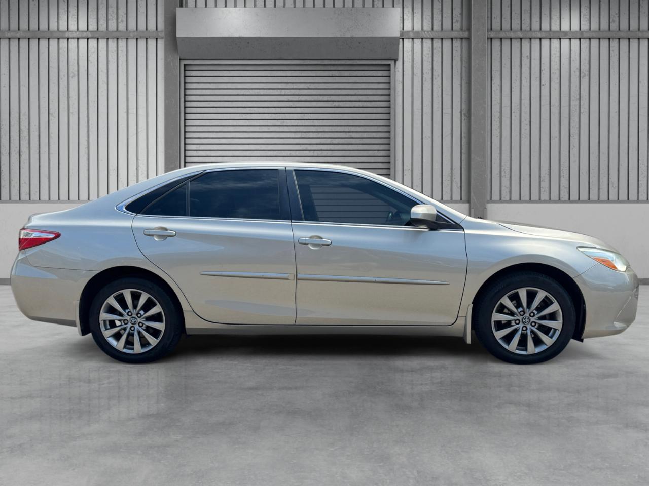 Toyota Camry XLE Auto (Natl) 2017