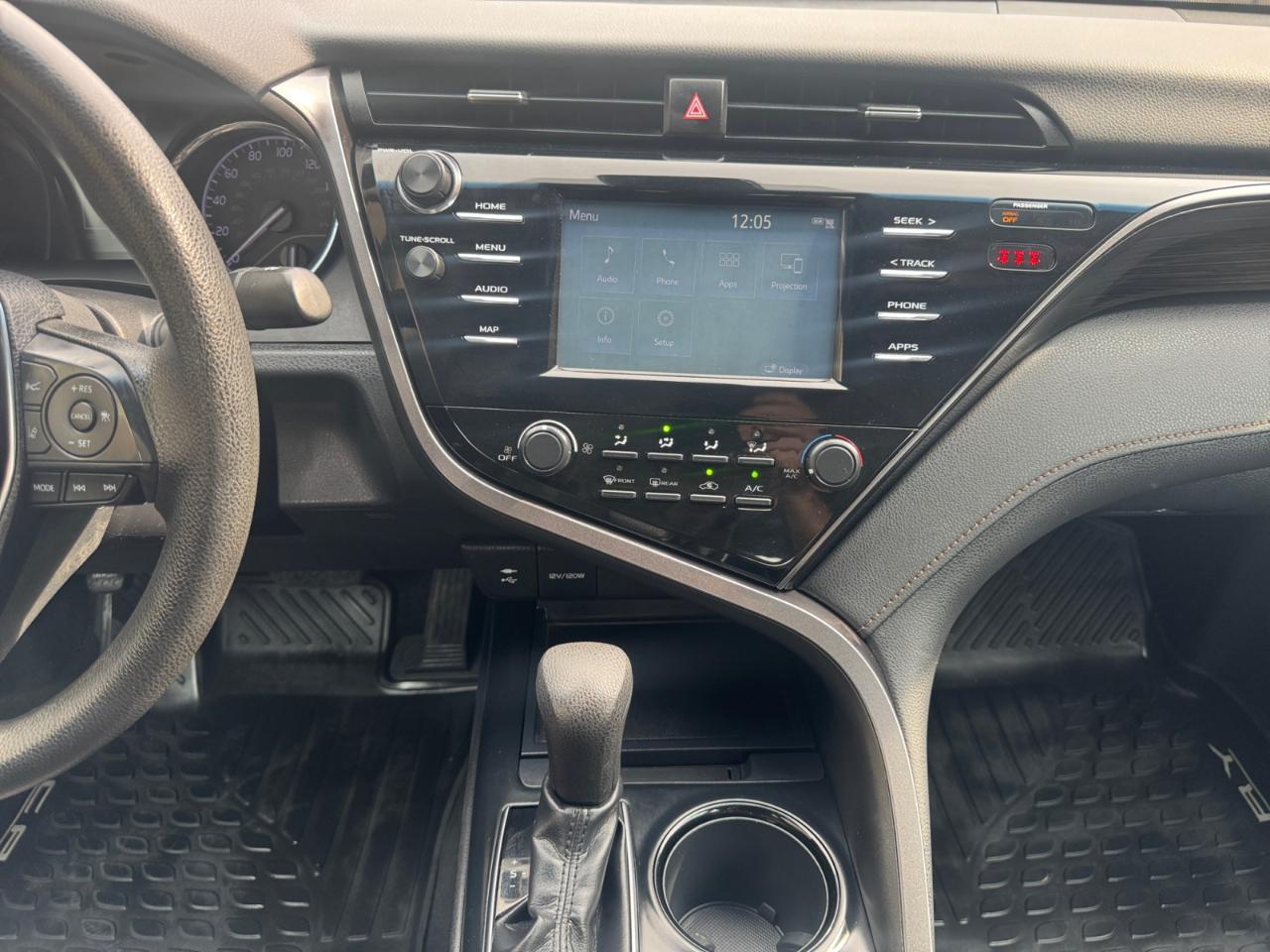 Toyota Camry LE Auto (Natl) 2019