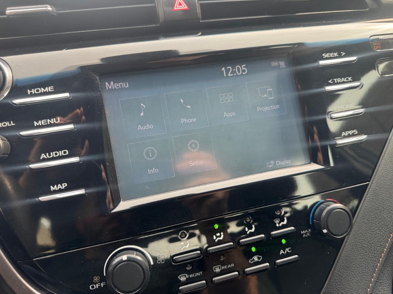 Toyota Camry LE Auto (Natl) 2019