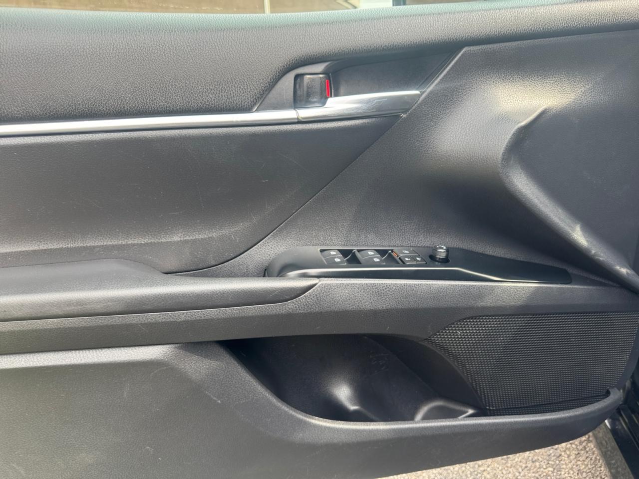 Toyota Camry LE Auto (Natl) 2019