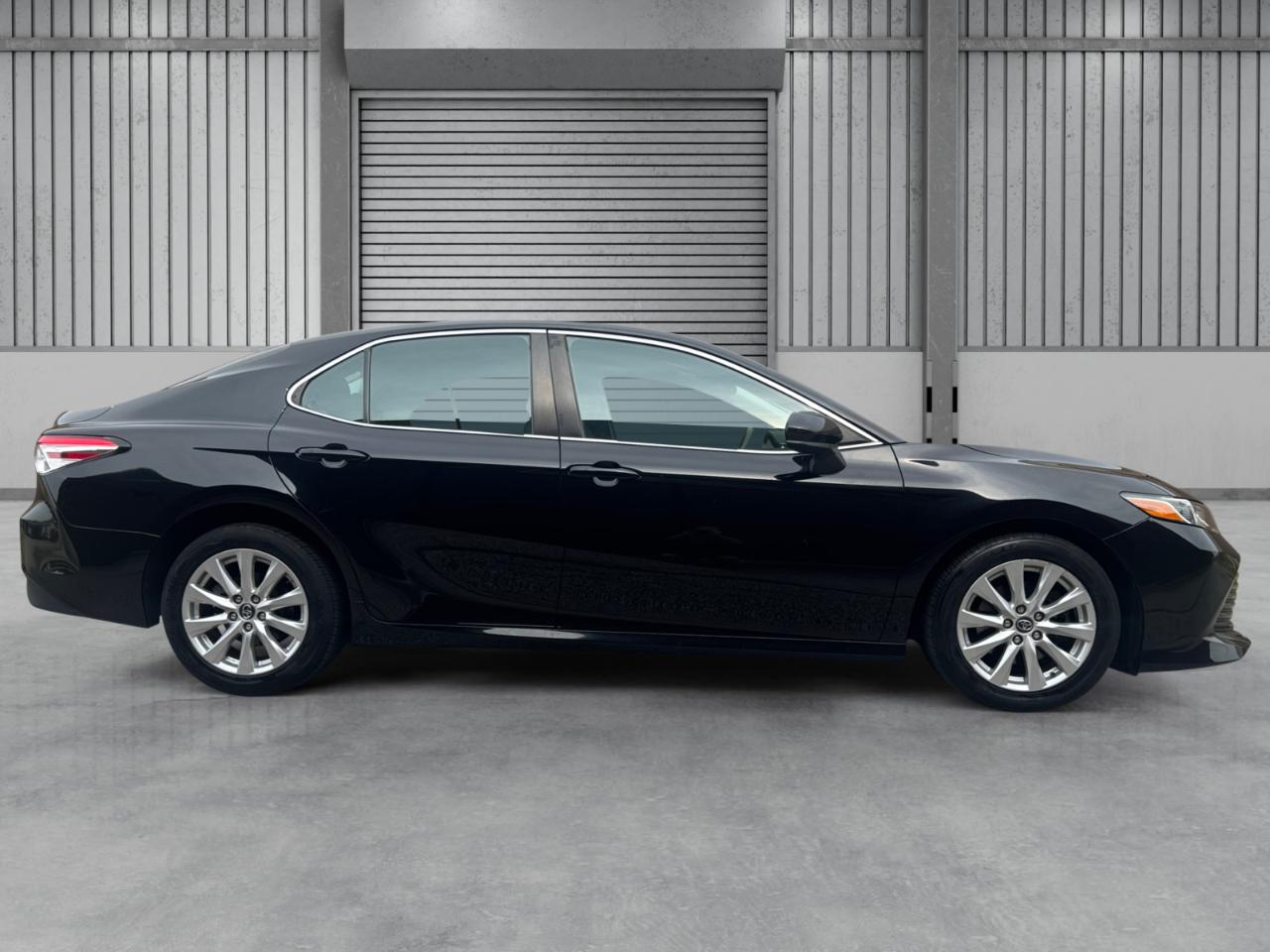 Toyota Camry LE Auto (Natl) 2019