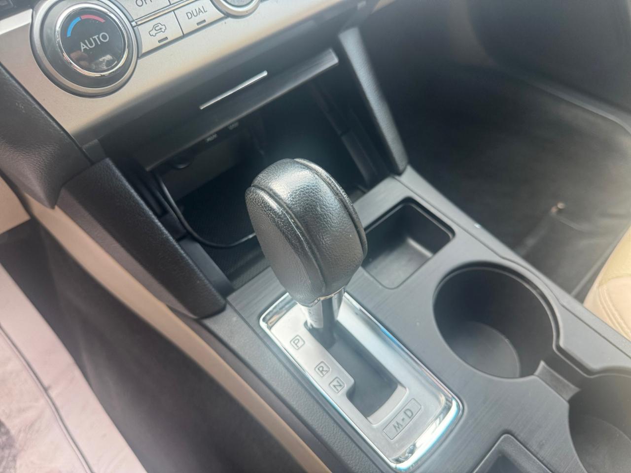 Subaru Legacy 4dr Sdn 2.5i Premium PZEV 2015