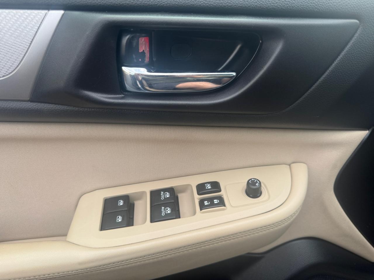 Subaru Legacy 4dr Sdn 2.5i Premium PZEV 2015