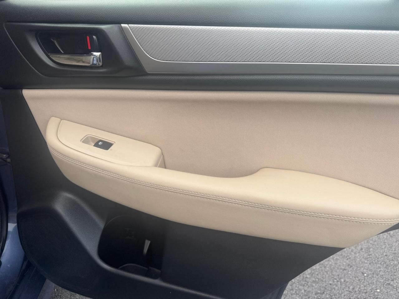 Subaru Legacy 4dr Sdn 2.5i Premium PZEV 2015