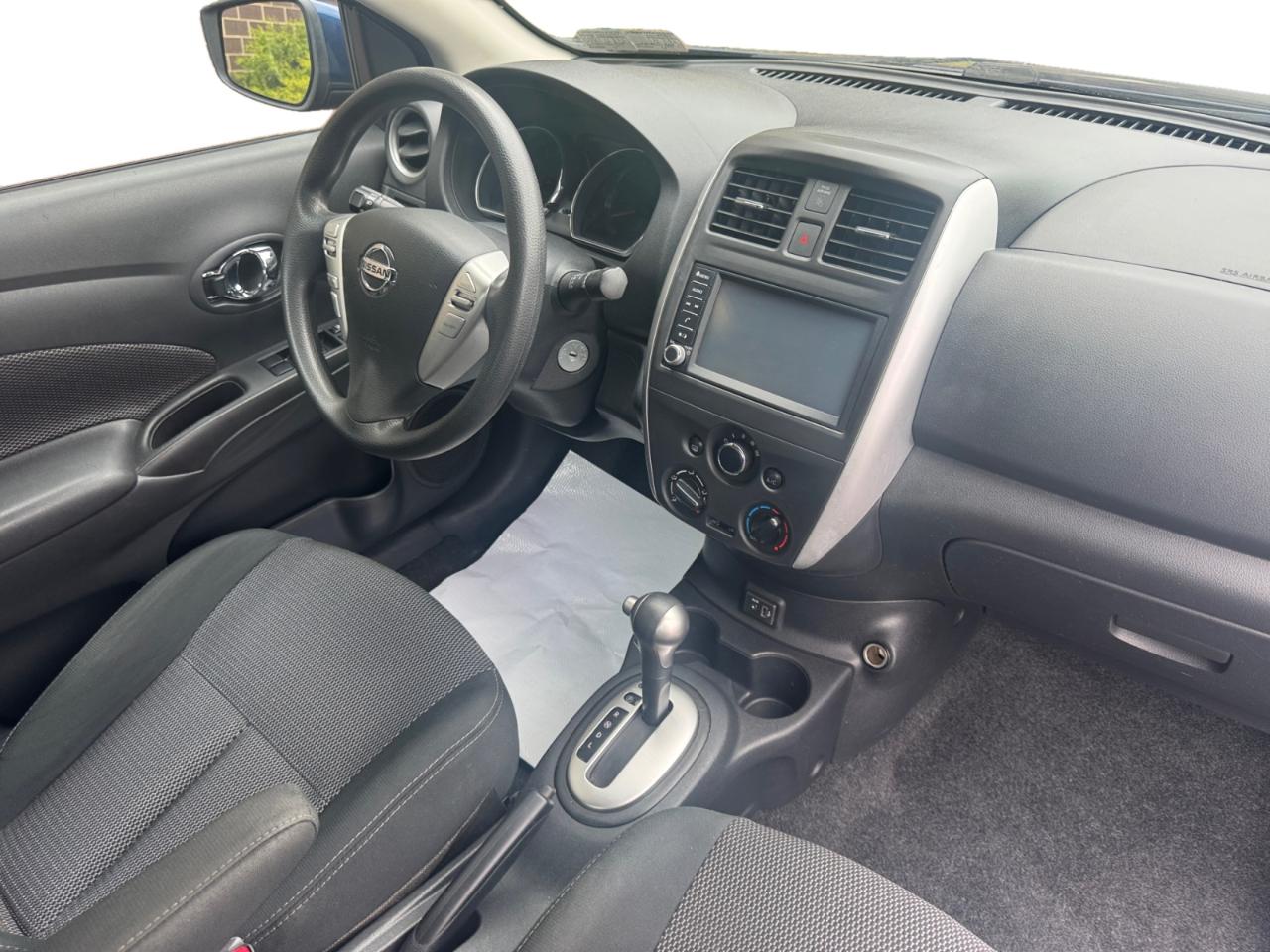 Nissan Versa Sedan SV CVT 2019