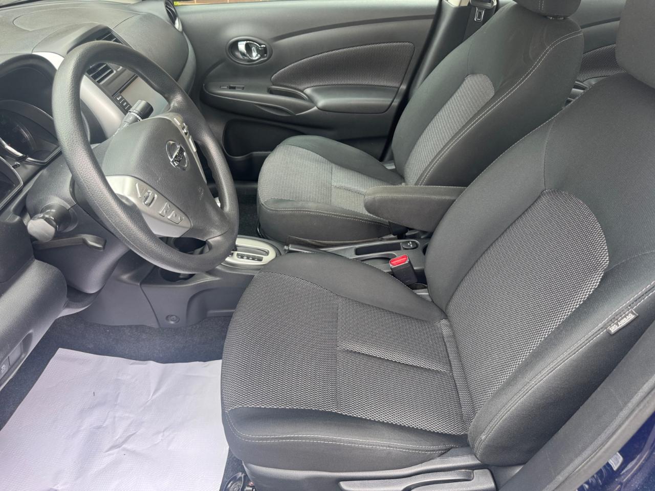 Nissan Versa Sedan SV CVT 2019