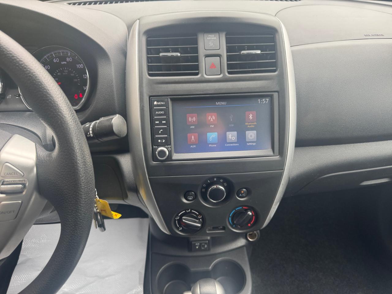 Nissan Versa Sedan SV CVT 2019