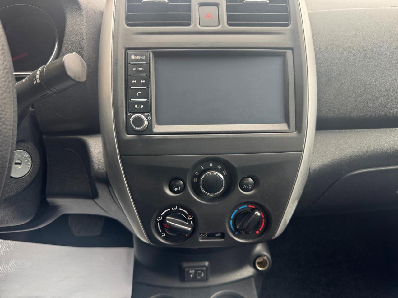Nissan Versa Sedan SV CVT 2019