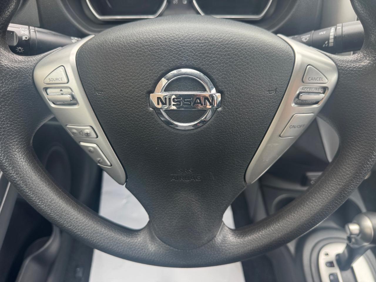 Nissan Versa Sedan SV CVT 2019