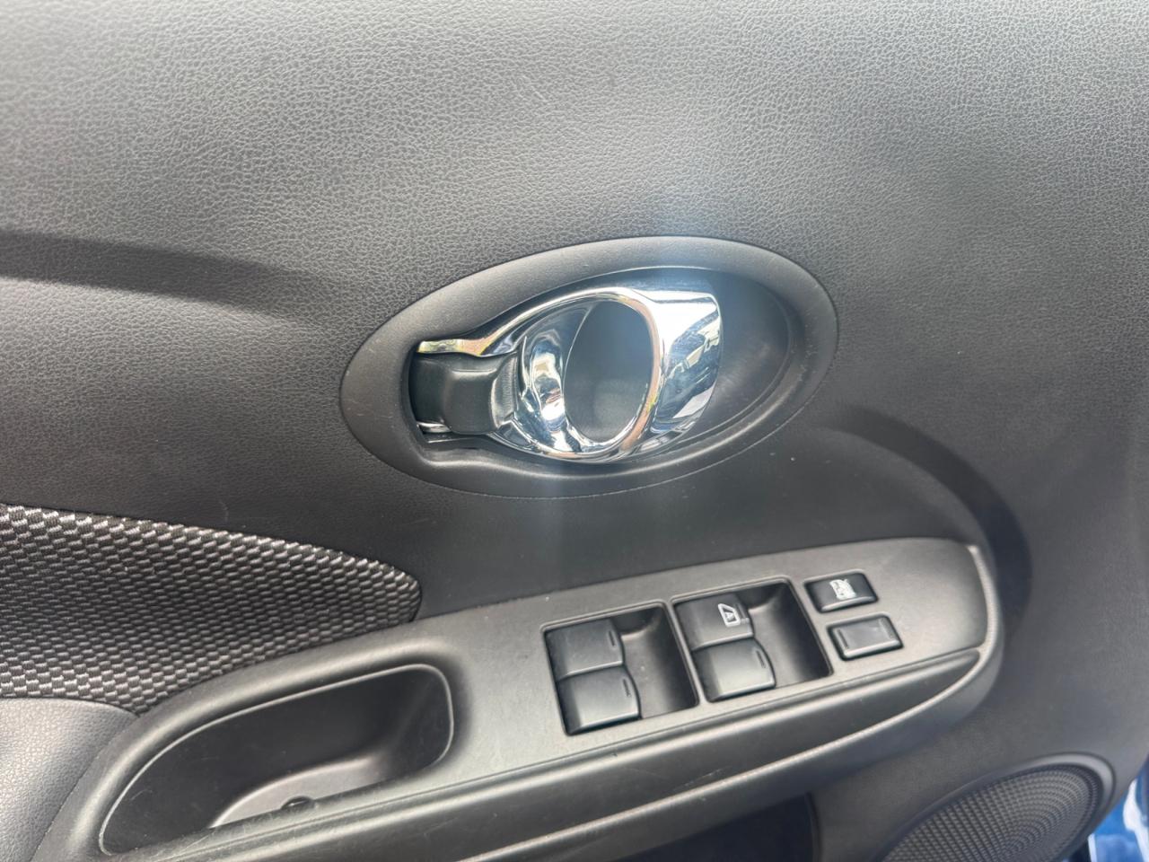 Nissan Versa Sedan SV CVT 2019