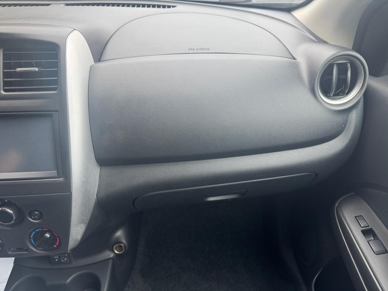 Nissan Versa Sedan SV CVT 2019