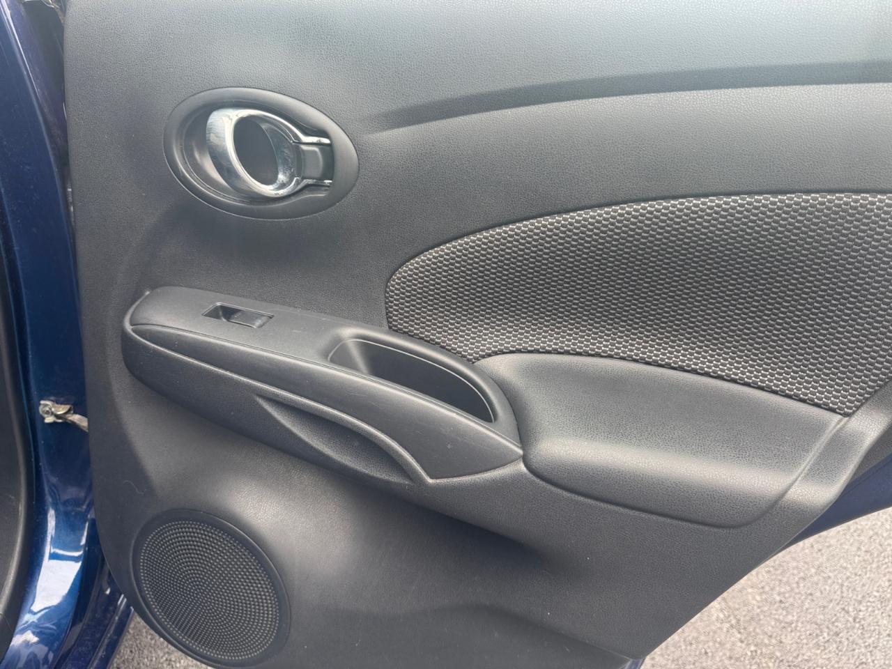 Nissan Versa Sedan SV CVT 2019