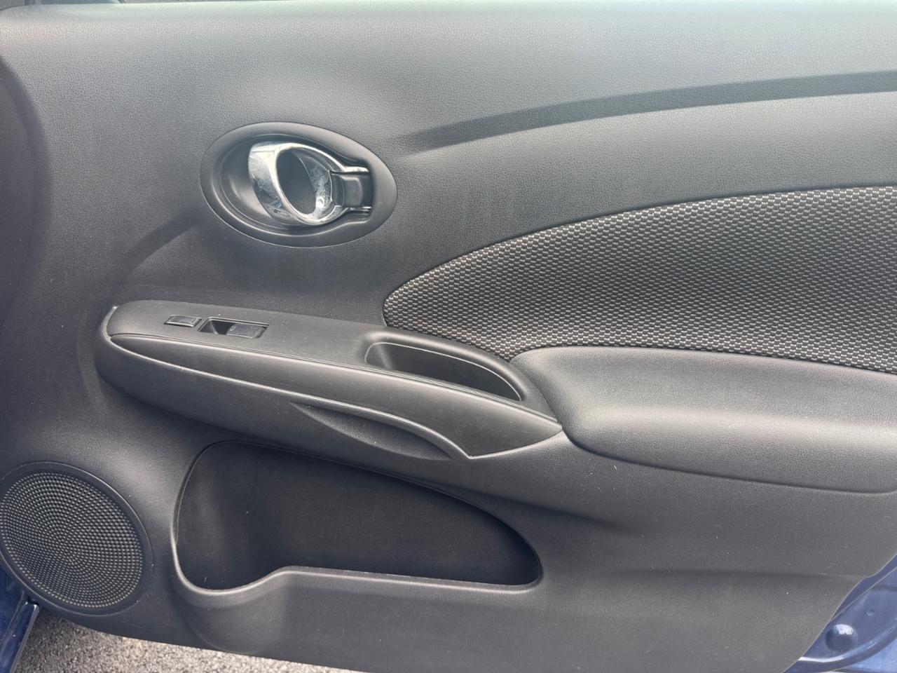 Nissan Versa Sedan SV CVT 2019