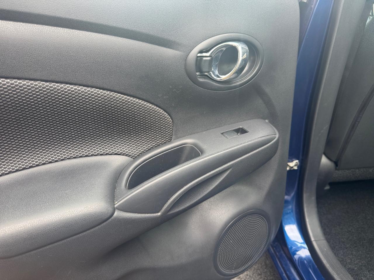 Nissan Versa Sedan SV CVT 2019