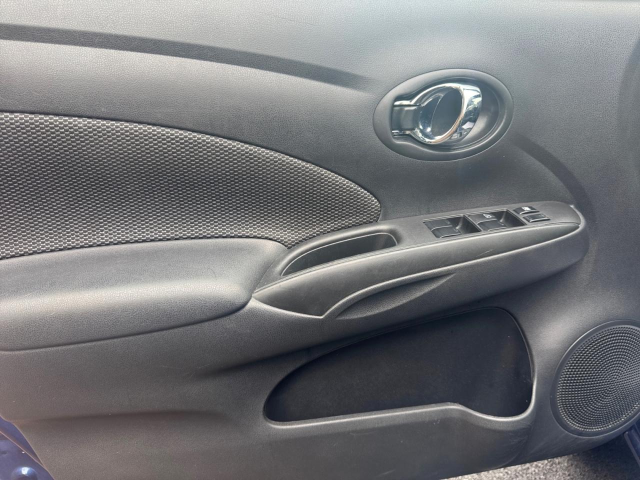 Nissan Versa Sedan SV CVT 2019