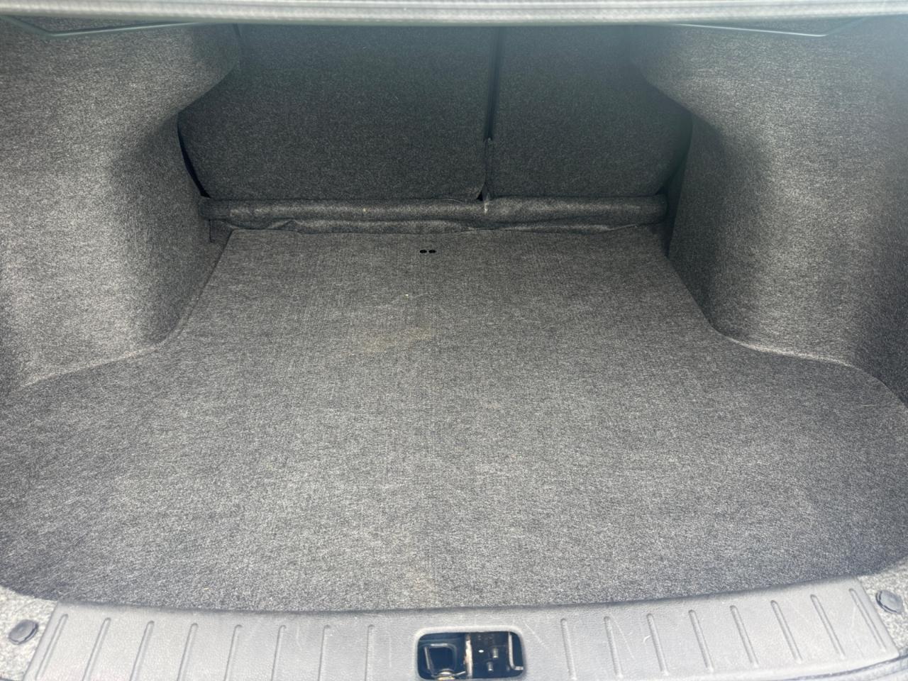 Nissan Versa Sedan SV CVT 2019
