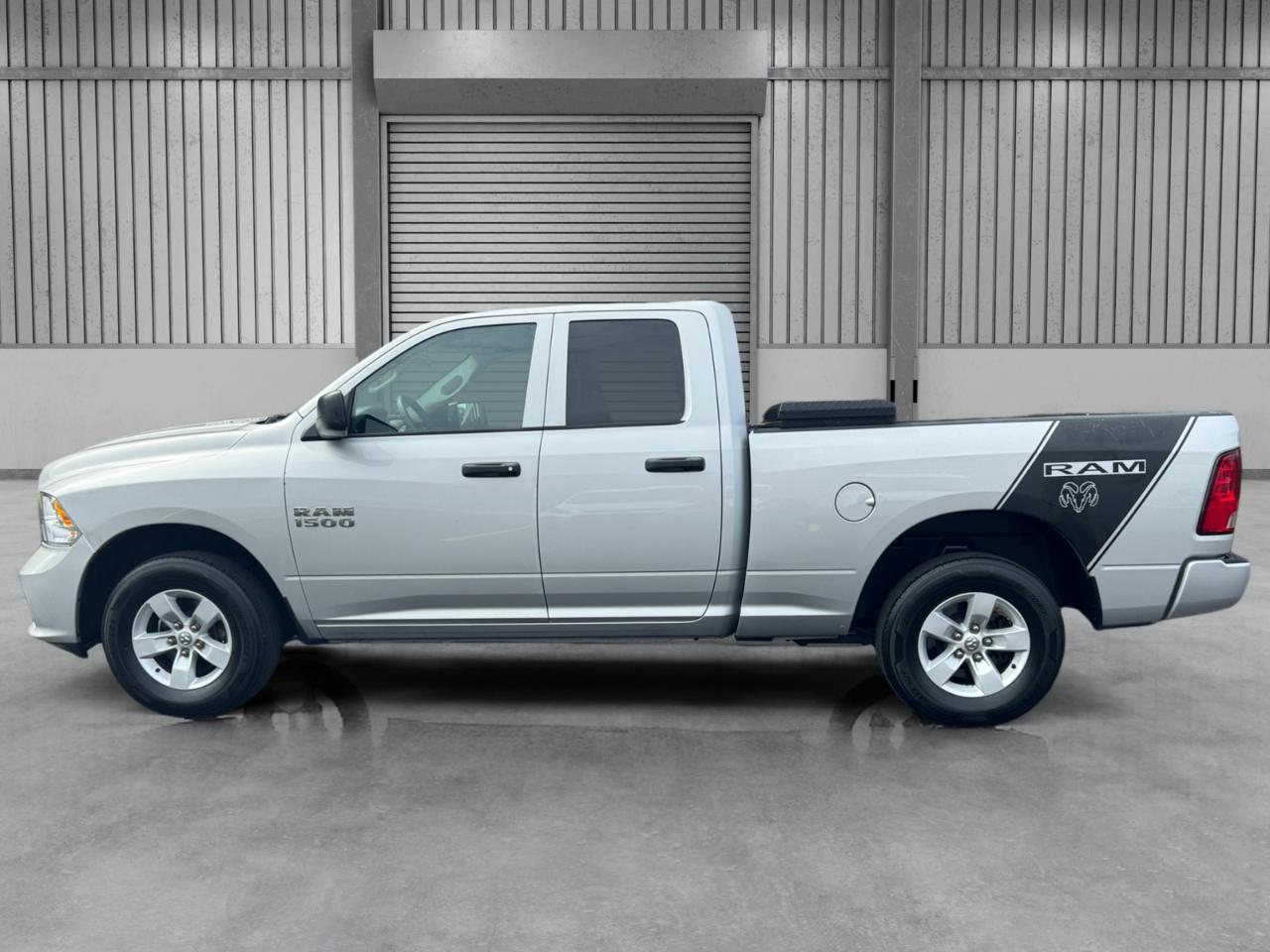 RAM 1500 Express 4x4 Quad Cab 6'4" Box 2017