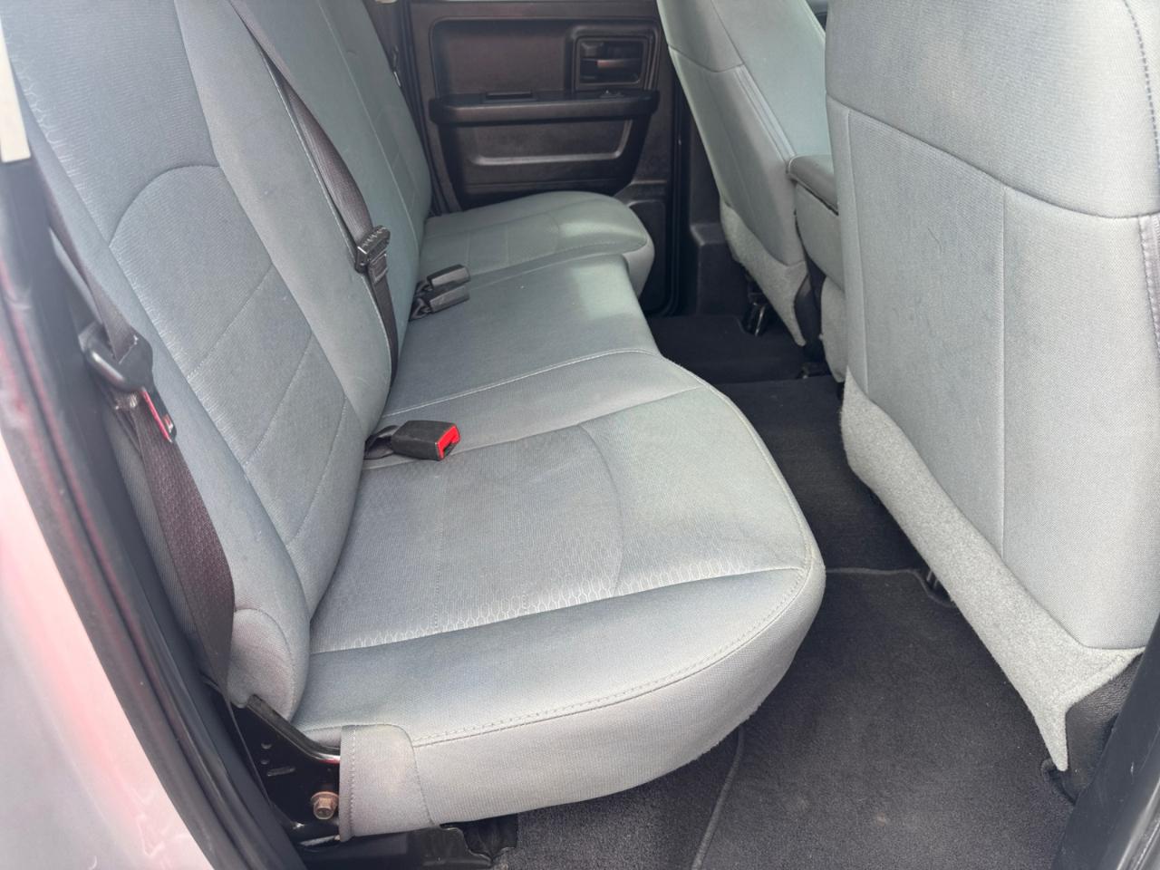 RAM 1500 Express 4x4 Quad Cab 6'4" Box 2017