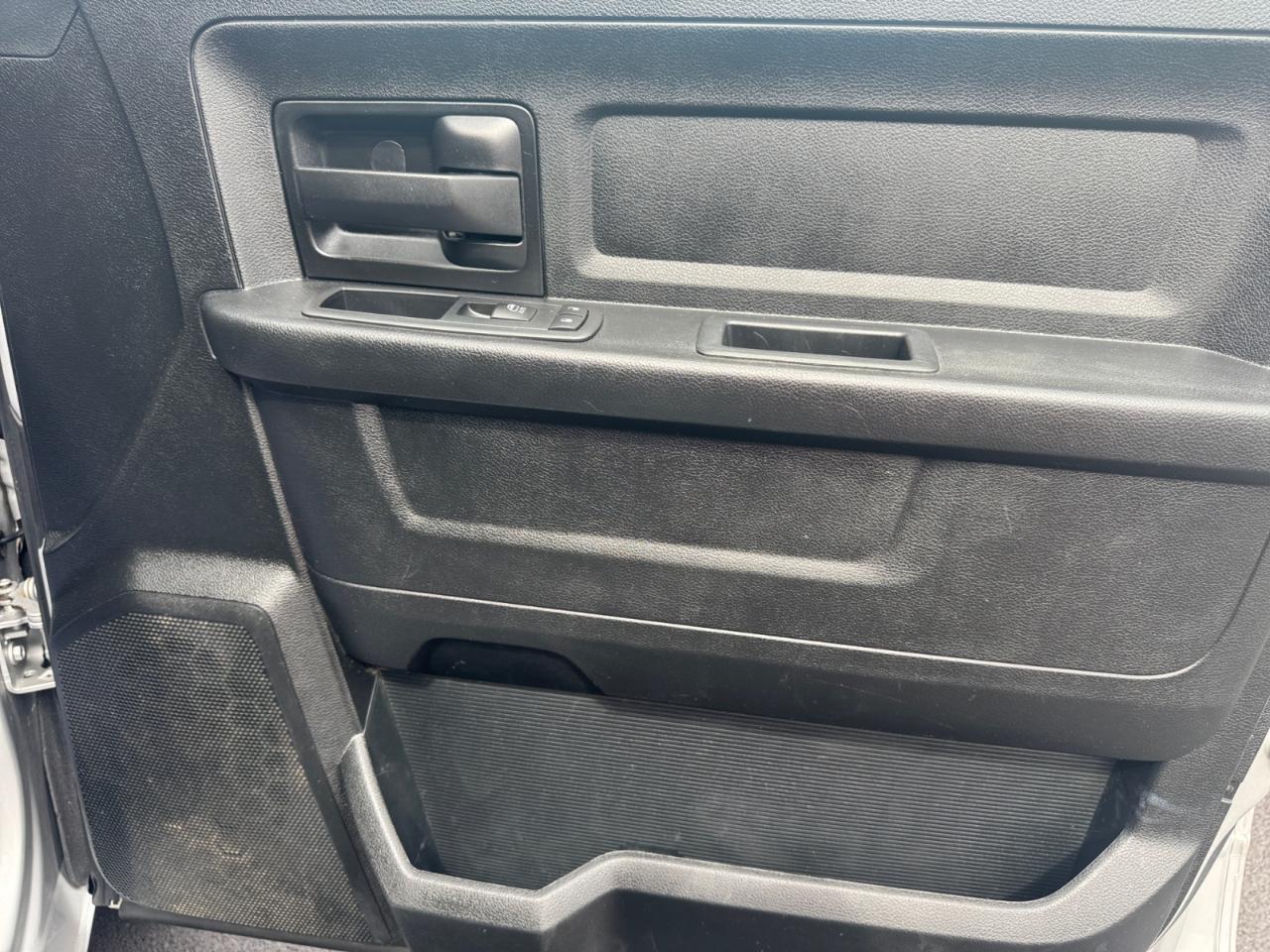 RAM 1500 Express 4x4 Quad Cab 6'4" Box 2017