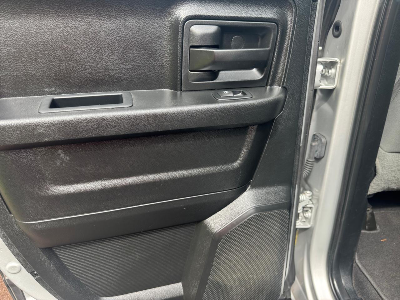 RAM 1500 Express 4x4 Quad Cab 6'4" Box 2017