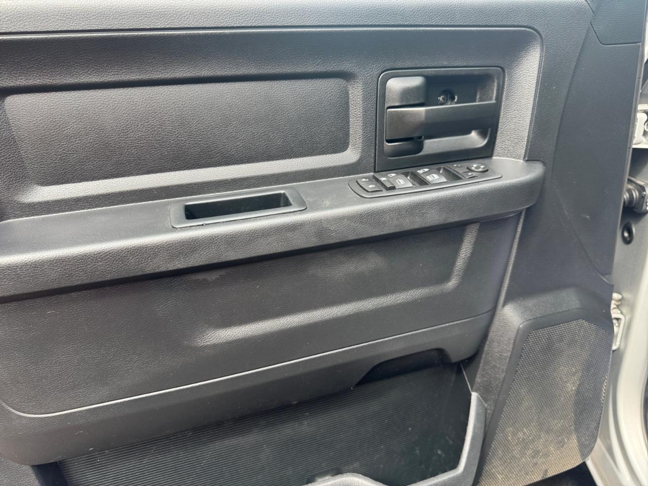 RAM 1500 Express 4x4 Quad Cab 6'4" Box 2017