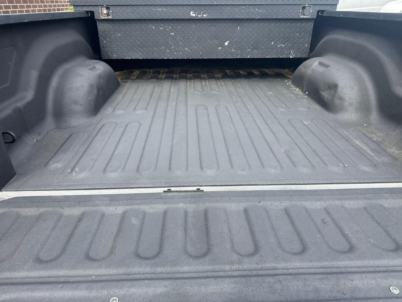 RAM 1500 Express 4x4 Quad Cab 6'4" Box 2017