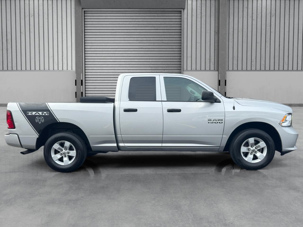 RAM 1500 Express 4x4 Quad Cab 6'4" Box 2017