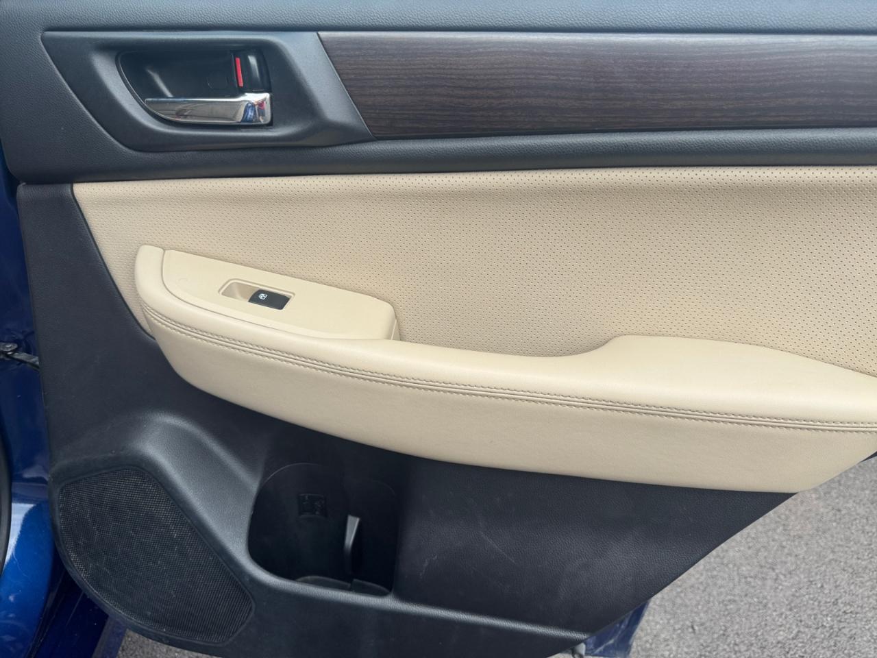 Subaru Legacy 4dr Sdn 2.5i Limited PZEV 2015