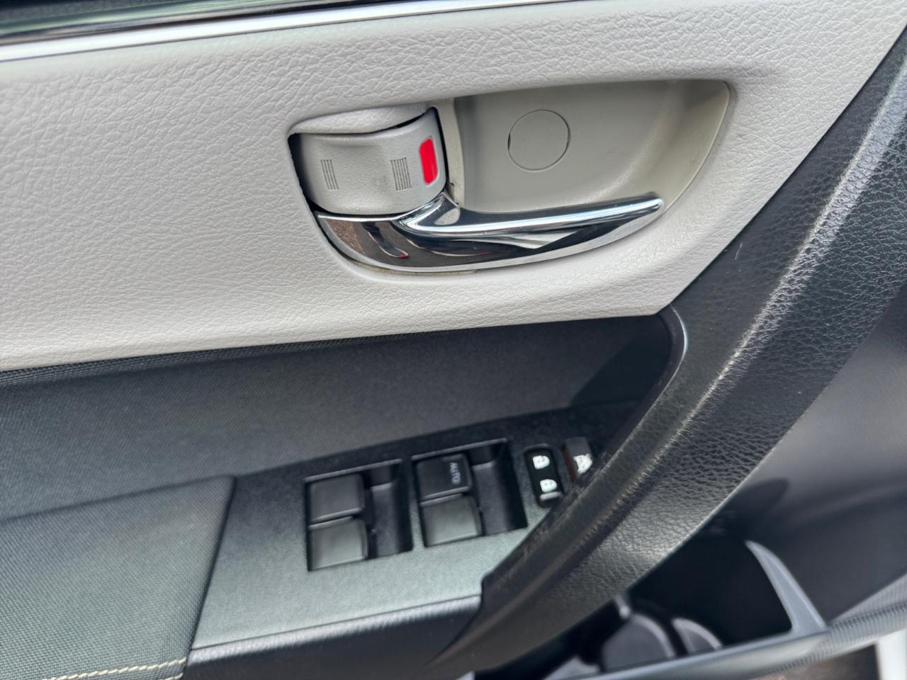 Toyota Corolla LE CVT (Natl) 2017