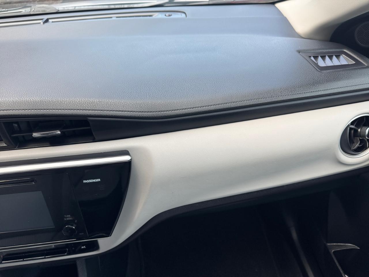 Toyota Corolla LE CVT (Natl) 2017