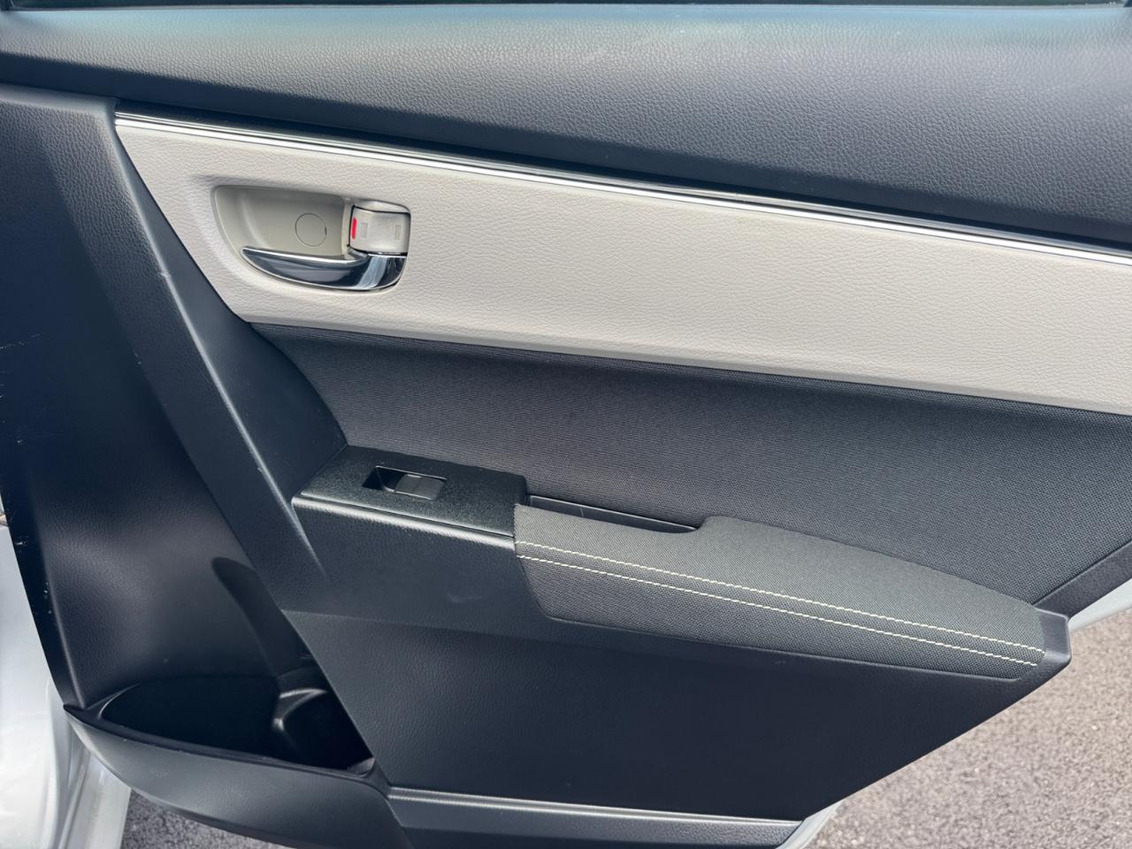 Toyota Corolla LE CVT (Natl) 2017