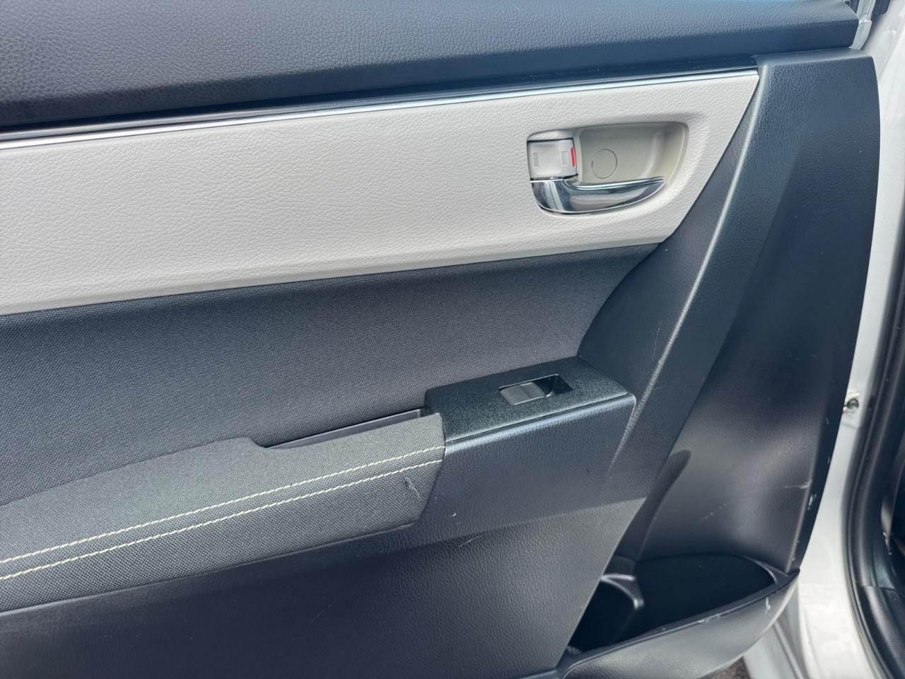Toyota Corolla LE CVT (Natl) 2017