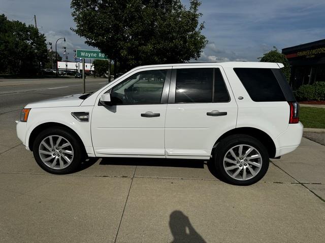 2011 Land Rover LR2 HSE photo 8