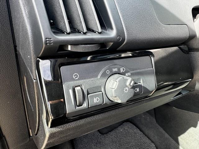 2011 Land Rover LR2 HSE photo 16