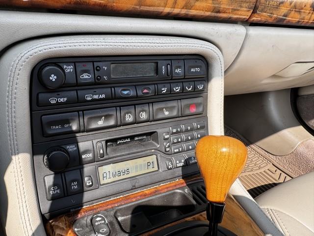 1998 Jaguar XK 8 Convertible photo 37