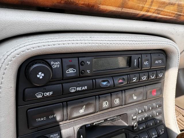 1998 Jaguar XK 8 Convertible photo 38