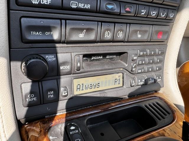 1998 Jaguar XK 8 Convertible photo 39